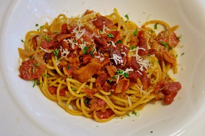 Spaghetti Aglio E Olio with Crispy Bacon