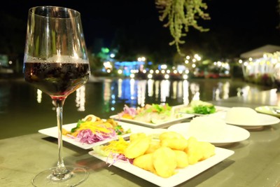 อาหาร หรือ เครื่องดื่ม