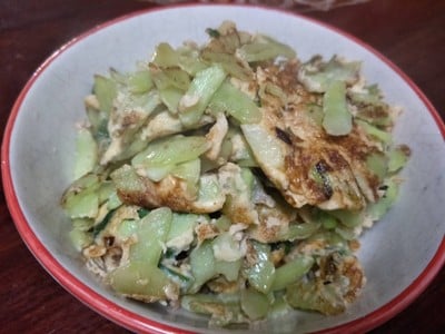 แตงกวาผัดไข่