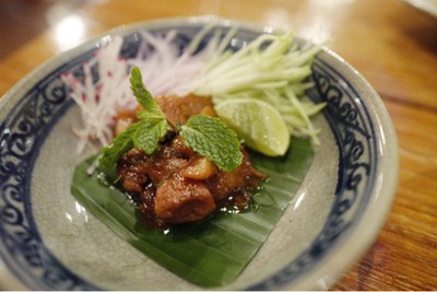 หมูคั่วเคยแนมมะม่วง
