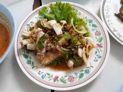 ยำรวมมิตรทะเล