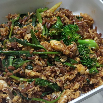 ข้าวกล้องผัดพริกขิงอกไก่และปลาทู ข้าวกล้องผัดพริกขิงอกไก่และปลาทู