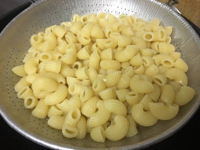 วิธีทำ มักกะโรนีผัดไส้กรอกซอสมะเขือเทศ วิธีทำ มักกะโรนีผัดไส้กรอกซอสมะเขือเทศ