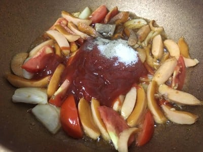 วิธีทำ มักกะโรนีผัดไส้กรอกซอสมะเขือเทศ วิธีทำ มักกะโรนีผัดไส้กรอกซอสมะเขือเทศ