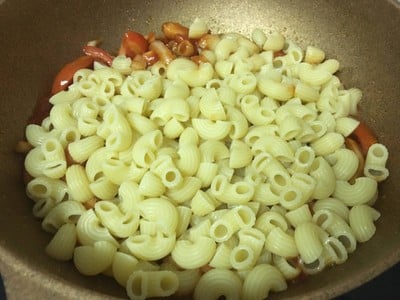 วิธีทำ มักกะโรนีผัดไส้กรอกซอสมะเขือเทศ วิธีทำ มักกะโรนีผัดไส้กรอกซอสมะเขือเทศ