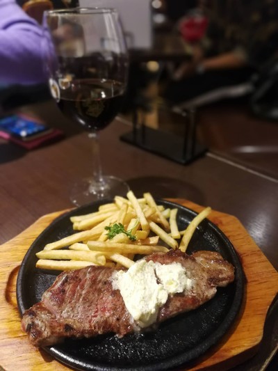 อาหาร หรือ เครื่องดื่ม