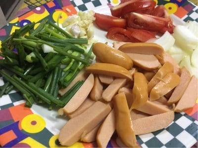 วิธีทำ มักกะโรนีผัดไส้กรอกซอสมะเขือเทศ วิธีทำ มักกะโรนีผัดไส้กรอกซอสมะเขือเทศ