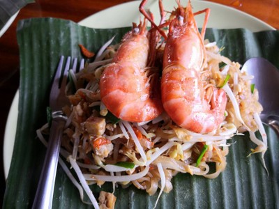 ผัดไทยกุ้งแม่น้ำ