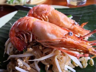 ผัดไทยกุ้งแม่น้ำ