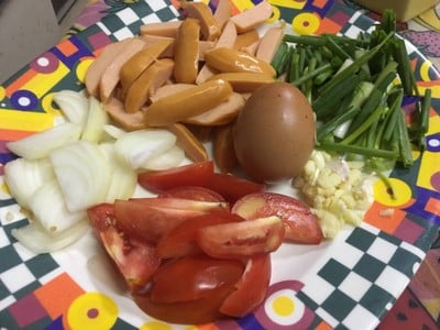 วิธีทำ มักกะโรนีผัดไส้กรอกซอสมะเขือเทศ วิธีทำ มักกะโรนีผัดไส้กรอกซอสมะเขือเทศ