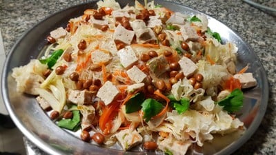 ยำหมูยอ "หมูยอที่ใส่ ใส่ลงไปตามฐานะ"