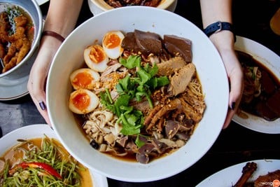 ระตะมา ก๋วยเตี๋ยวเป็ดพะโล้ ซุปเปอร์ขาไก่สูตรต้นตำรับ หัวหิน