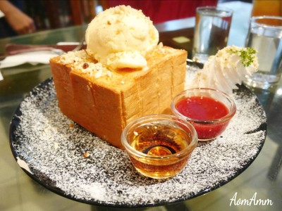 ฮันนี่โทส+ซอสมิกซ์เบอร์รี่ (130฿)