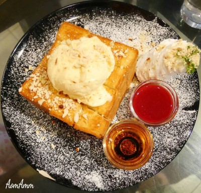 ฮันนี่โทส+ซอสมิกซ์เบอร์รี่ (130฿)