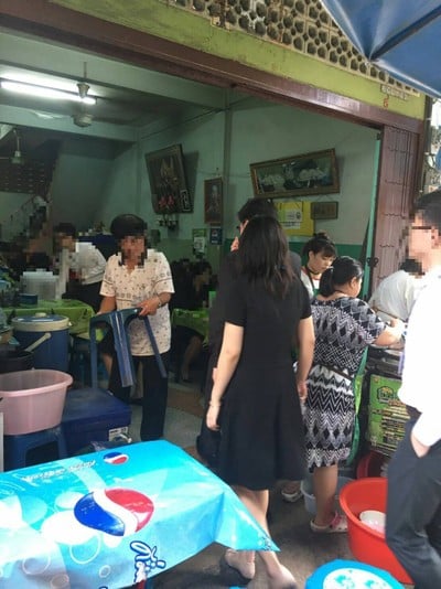หน้าร้าน แอนก๋วยจั๊บญวนซอยวัดอินทรวิหาร เทเวศร์