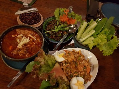 อาหาร หรือ เครื่องดื่ม