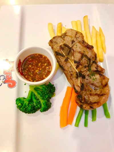 สเต็กหมูคุโรบุตะ 119 บาท