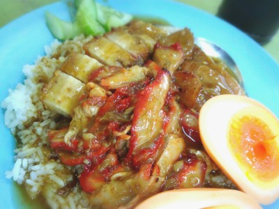 ข้าวหมูแดง+หมูกรอบ+กุนเชียง ใส่ไข่
