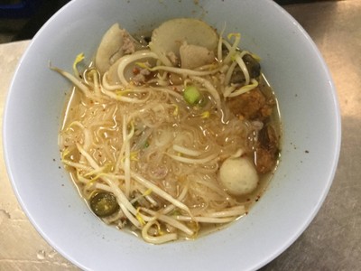 เส้นเล็กต้มยำ