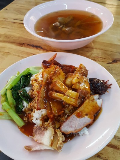 ข้าวหมูแดงหมูกรอบ