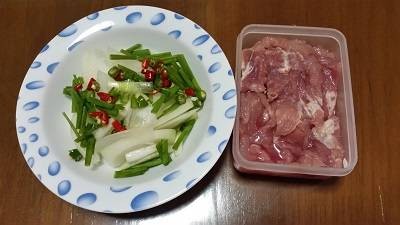 วิธีทำ หมูผัดหัวหอม วิธีทำ หมูผัดหัวหอม