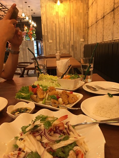 จากใกล้ไปไกล ยำยอดมะพร้าว ปลาหมึกผัดไข่เค็ม หลนเต้าเจี้ยวหมูสับไข่เค็ม