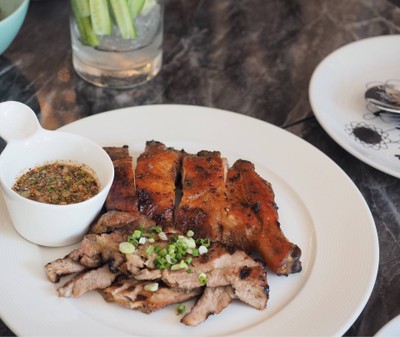 ย่างไก่อวบ กับ ย่างหมูอวบ