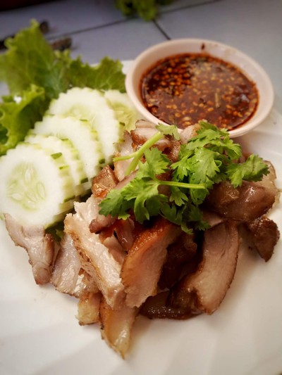 หมูย่างจิ้มแจ่ว หมูย่างจิ้มแจ่ว