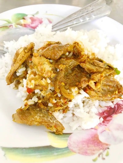 ข้าวราดแกงไตปลา