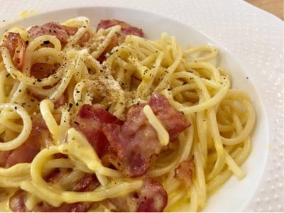 สปาเกตตี้ คาโบนาร่า สั่งแบบใส่ครีม จะไม่ใส่ก็ได้ เลือกได้ค่ะ