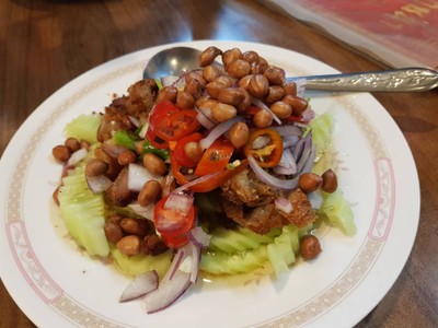 ยำหมูกรอบ