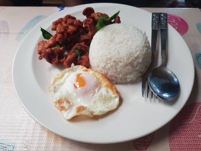 ข้าวหมูแดดเดียวไข่ดาว