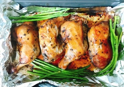 น่องไก่ติดสะโพกอบสมุนไพร