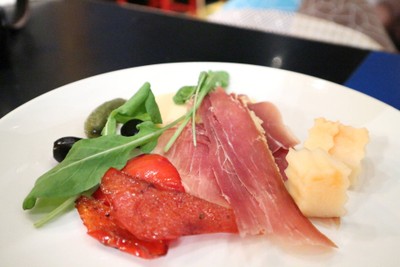 อาหาร หรือ เครื่องดื่ม