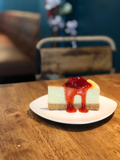 New York Cheesecake With Strawberry Sauce