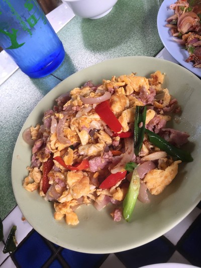 แหนมผัดไข่