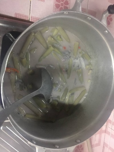 วิธีทำ แกงสายบัวกะทิปลาทู วิธีทำ แกงสายบัวกะทิปลาทู