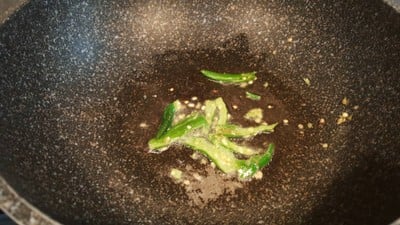 วิธีทำ กระเพราหมูสับ สูตรดั้งเดิม