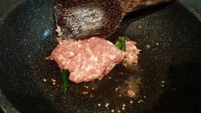 วิธีทำ กระเพราหมูสับ สูตรดั้งเดิม