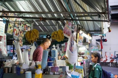 นิ-อ่าง น้ำแข็งไส ไอศครีม ตลาดพลู