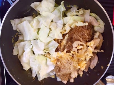 วิธีทำ ไก่ผัดวุ้นเส้นกะหล่ำปลีเพื่อสุขภาพ วิธีทำ ไก่ผัดวุ้นเส้นกะหล่ำปลีเพื่อสุขภาพ