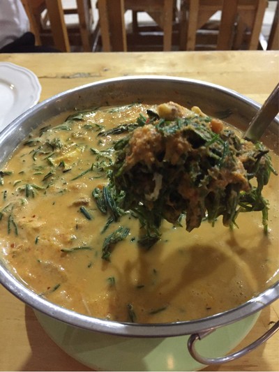 แกงคั่วใบชะคามปู