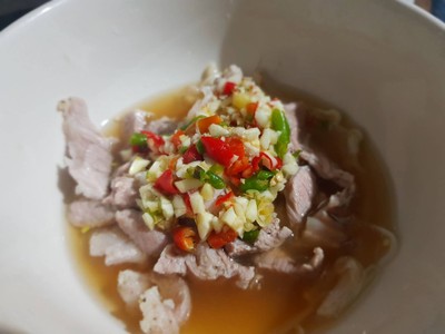 หมูมะนาวเปรี้ยวจี๊ดจ๊าด