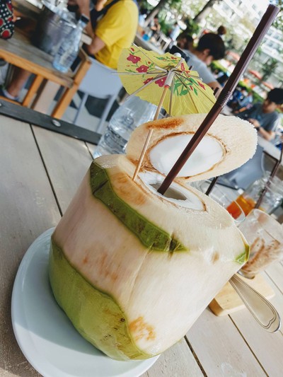 อาหาร หรือ เครื่องดื่ม