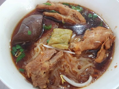 เมนูของร้าน ก๋วยเตี๋ยวไก่มะระเจ๊แดง