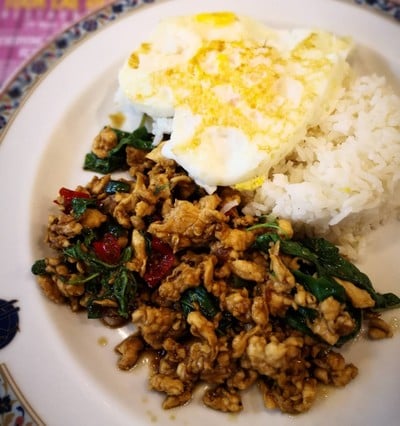 ถูกและดี Eight Thonglor