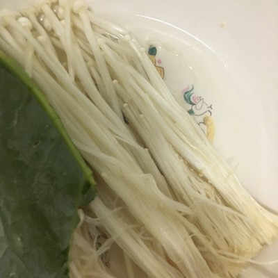 วิธีทำ เห็ดเข็มทองผัดเบค่อน