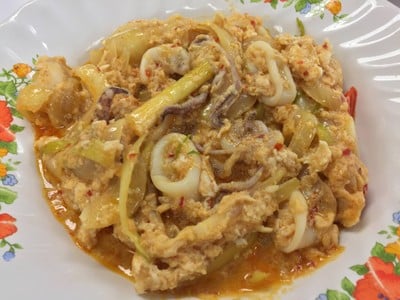 ปลาหมึกผัดพริกเผาไข่เป็ด