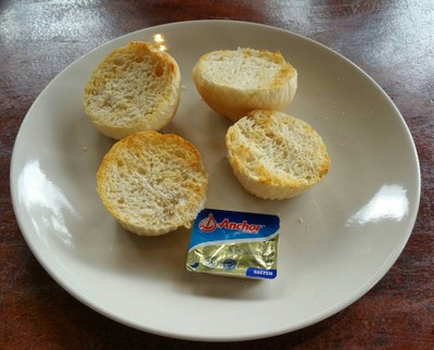 ขนมปัง