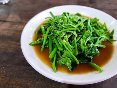 ผักแม้วผัดน้ำมันหอย